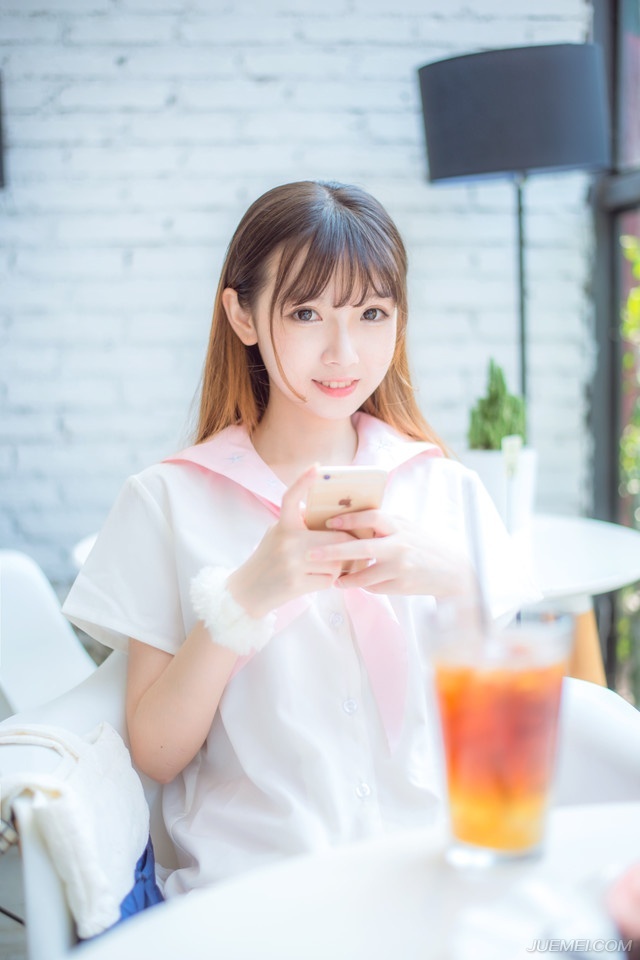 军营里，偶尔能够听到一声声痛苦的呻吟，兄弟两人自黄巾之乱之初参战，转战二十多载光阴，对于这些伤病痛苦的而无力的呻吟，最初的怜悯到现在剩下的也只剩下一股难言的麻木，但这种情况下，那股情绪却还在延续。
